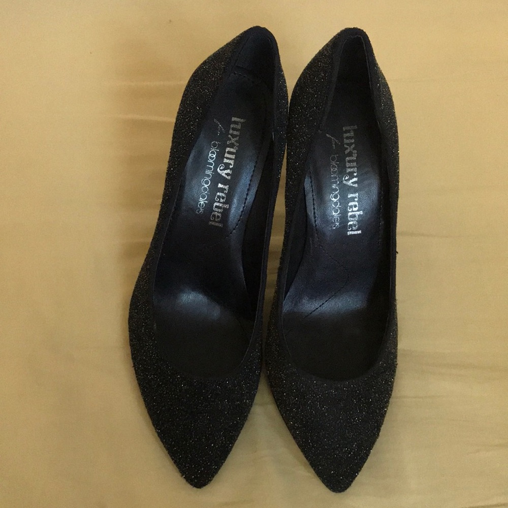 BRAND NEW NEVER WORN Black Gold-Sparkle Heels